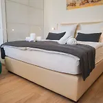 Destino City Apartments By Belmont Realty *