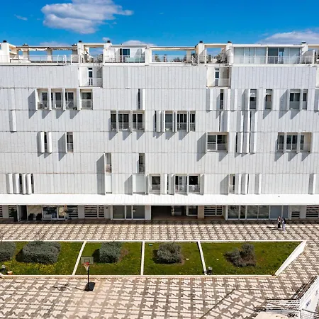 Destino City Apartments By Belmont Realty *